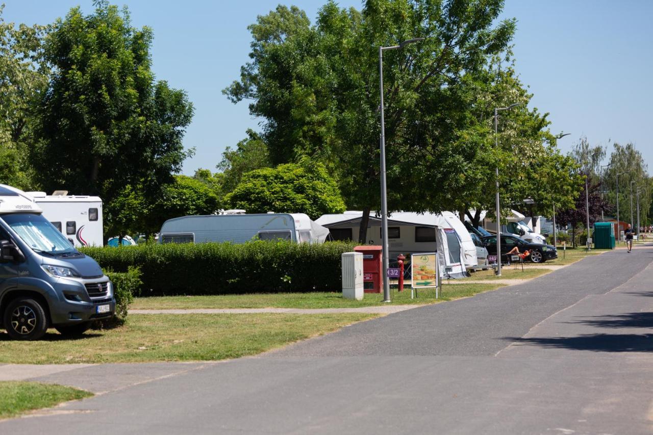 Aranypart Camping & Apartments Siófok Eksteriør bilde
